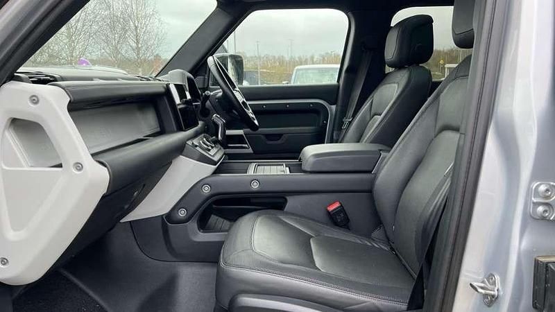 Used Land Rover Defender HSE Dynamic 300 HP (220 kW) 2023 Silver SUV