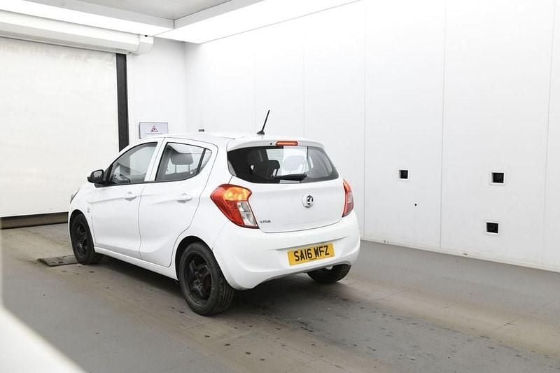 Used Vauxhall Viva 75 HP (55 kW) 2016 White Hatchback