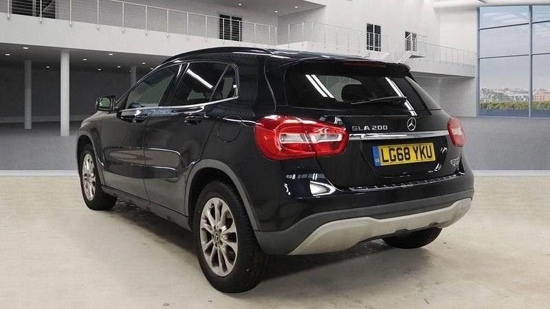 Used Mercedes GLA200 Executive 156 HP (114 kW) 2018 Black SUV