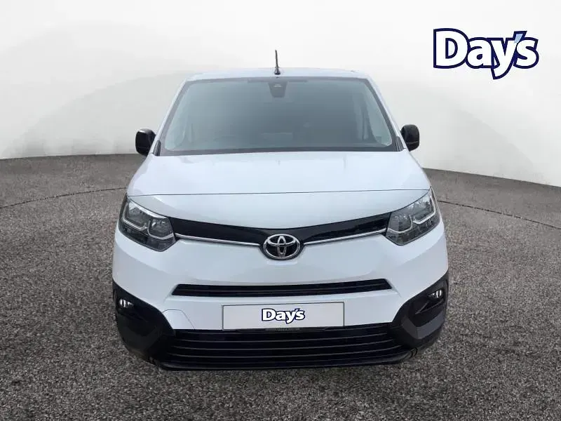 Used Toyota Proace 120 HP (88 kW) 2021 White MPV