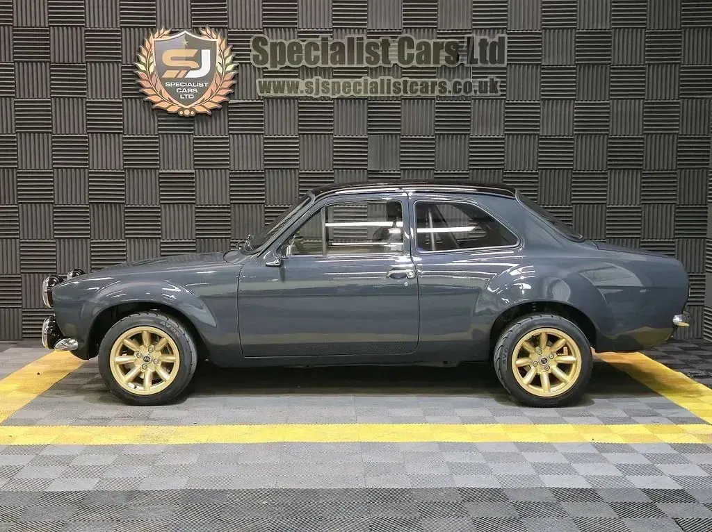 Used Ford Escort 235 HP (172 kW) 1974 Grey Sedan