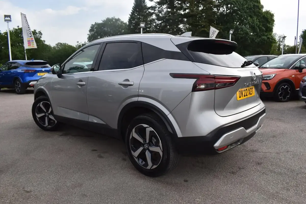 Used Nissan Qashqai N-Connecta 158 HP (116 kW) 2022 Silver SUV