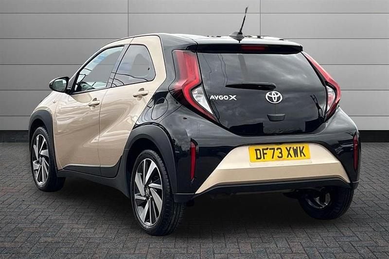 Used Toyota Aygo X 72 HP (52 kW) 2024 Ginger beige with black SUV