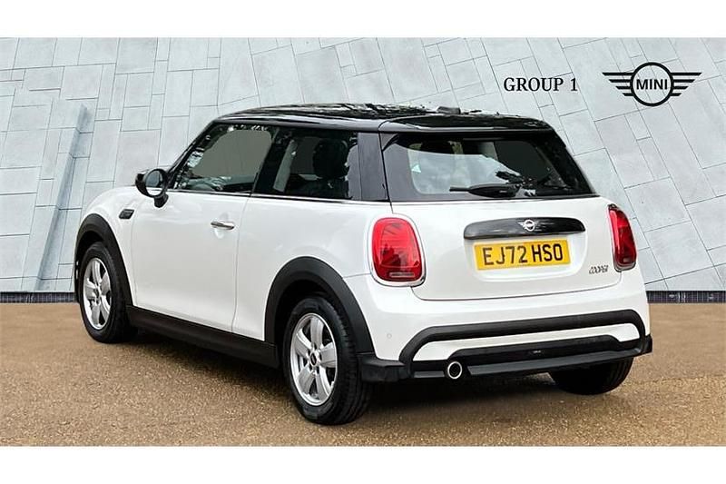Used Mini Cooper Classic 136 HP (100 kW) 2022 White Hatchback