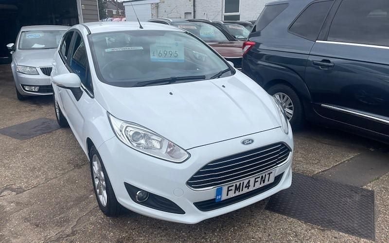 Begagnad Ford Fiesta Zetec 105 HK (77 kW) 2014 Halvkombi