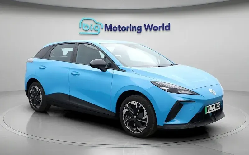 Begagnad MG MG4 EV SE 319 kW (435 HK) 2023 Blå Halvkombi