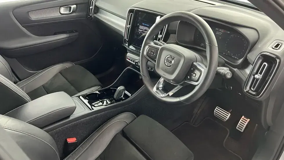 Used Volvo XC40 R-Design 161 HP (118 kW) 2022 Silver SUV