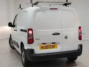 Begagnad Vauxhall Combo Edition 100 HK (73 kW) 2021 Vit Minibuss