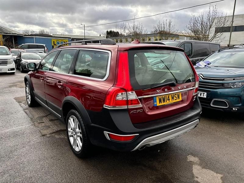 Used Volvo XC70 SE Lux 215 HP (158 kW) 2014 Red Estate