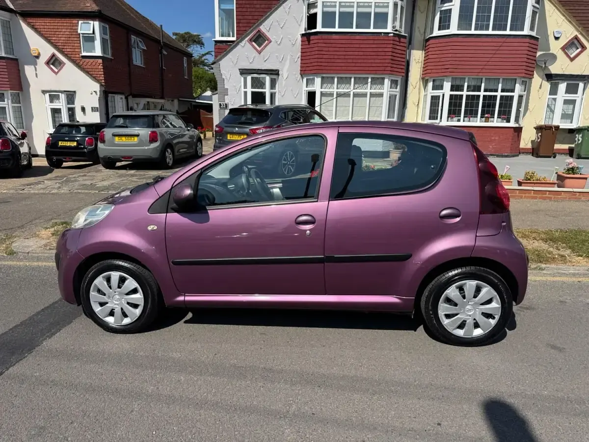 Used Peugeot 107 Active 68 HP (50 kW) 2013 Mauve/purple Hatchback