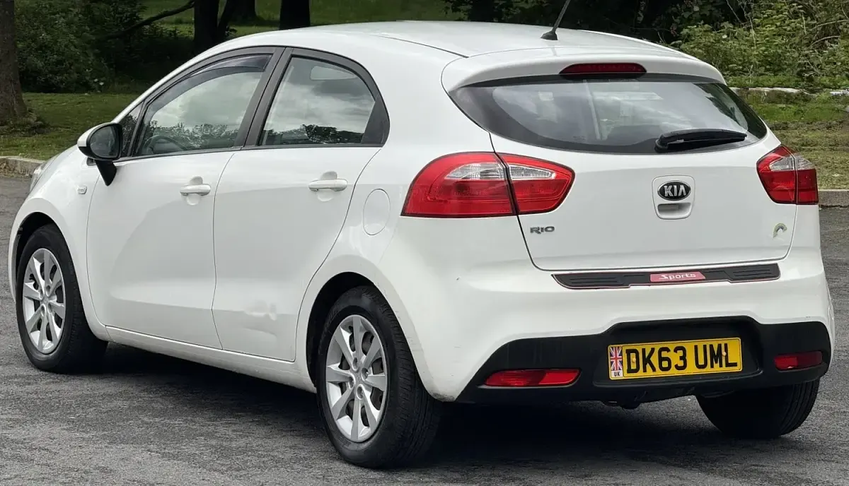 Used Kia Rio 2013 White Hatchback