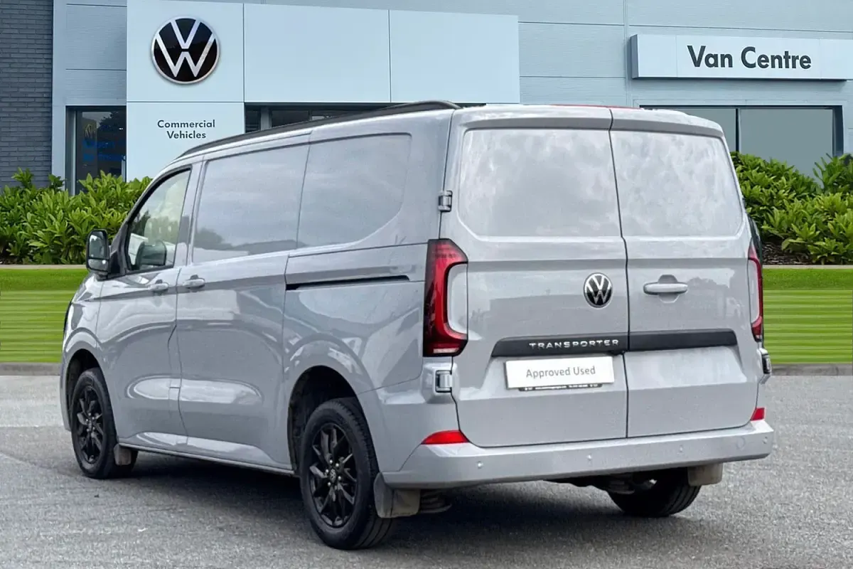 Usado VW Transporter Pro 110 HP (80 kW) 2025 Cinzento Van