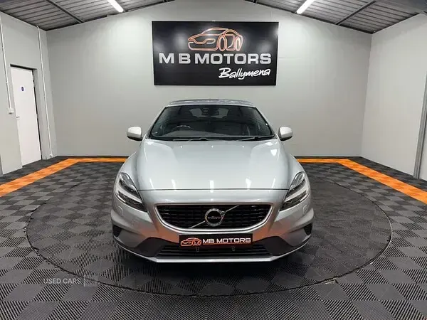 Used Volvo V40 R-Design Pro 120 HP (88 kW) 2018 Silver Hatchback