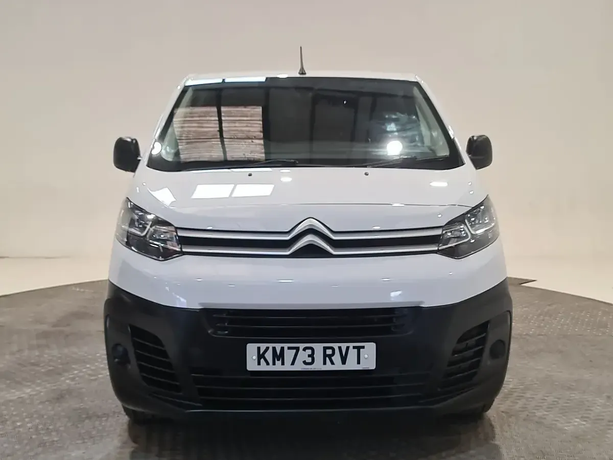 Used Citroën Dispatch 100 HP (73 kW) 2023 White MPV