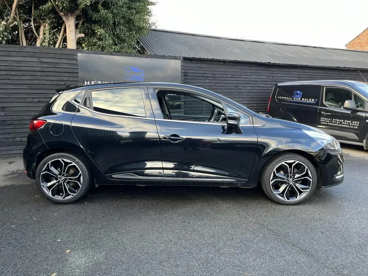 Used Renault Clio Iconic 110 HP (80 kW) 2019 Black Hatchback