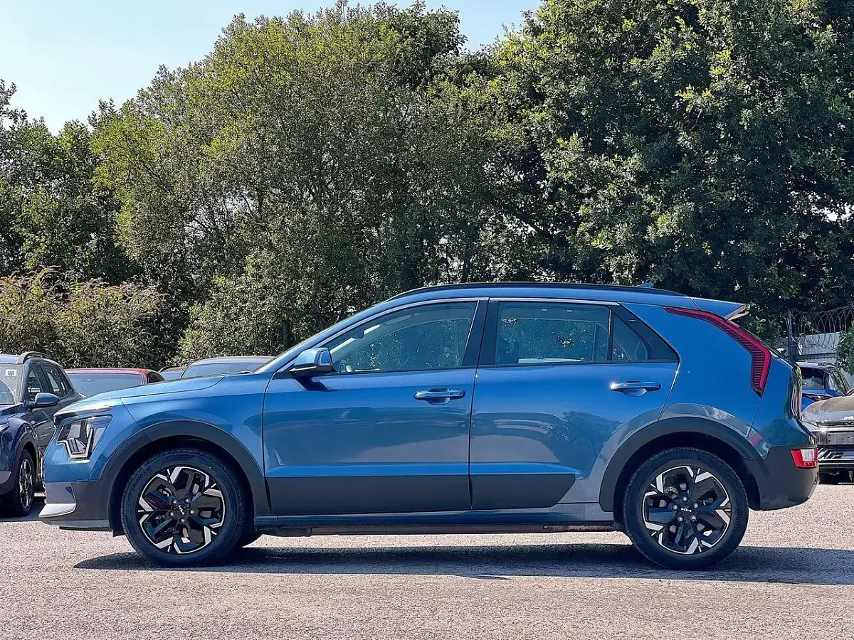 Used Kia e-Niro 147 kW (201 HP) 2025 Blue SUV