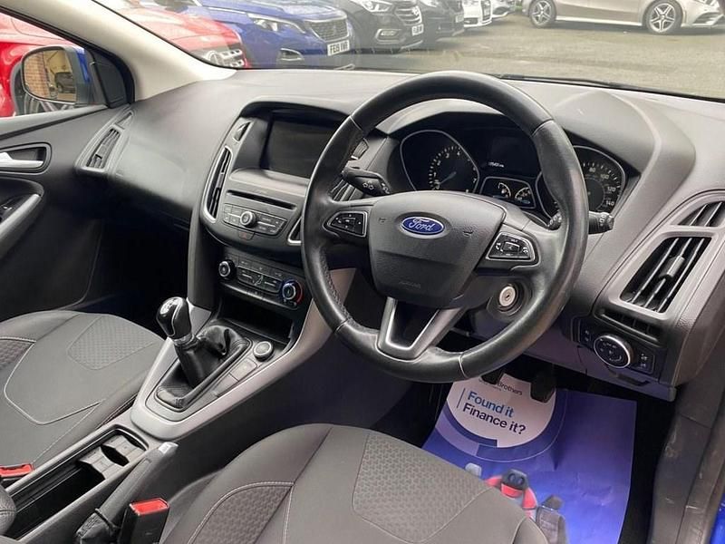 Used Ford Focus Zetec 100 HP (73 kW) 2017 Blue Estate