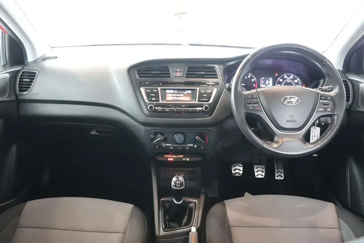 Begagnad Hyundai i20 Active 2017 Röd Halvkombi