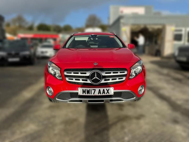 Used Mercedes GLA200 136 HP (100 kW) 2017 Red SUV