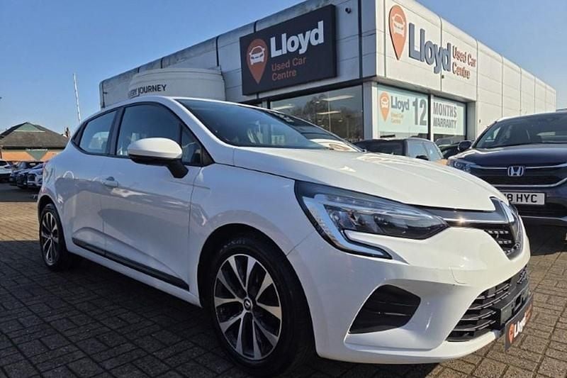 Used Renault Clio V Iconic 90 HP (66 kW) 2021 White Hatchback
