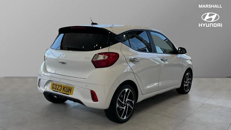 Used Hyundai i10 Premium 84 HP (61 kW) 2023 White Hatchback