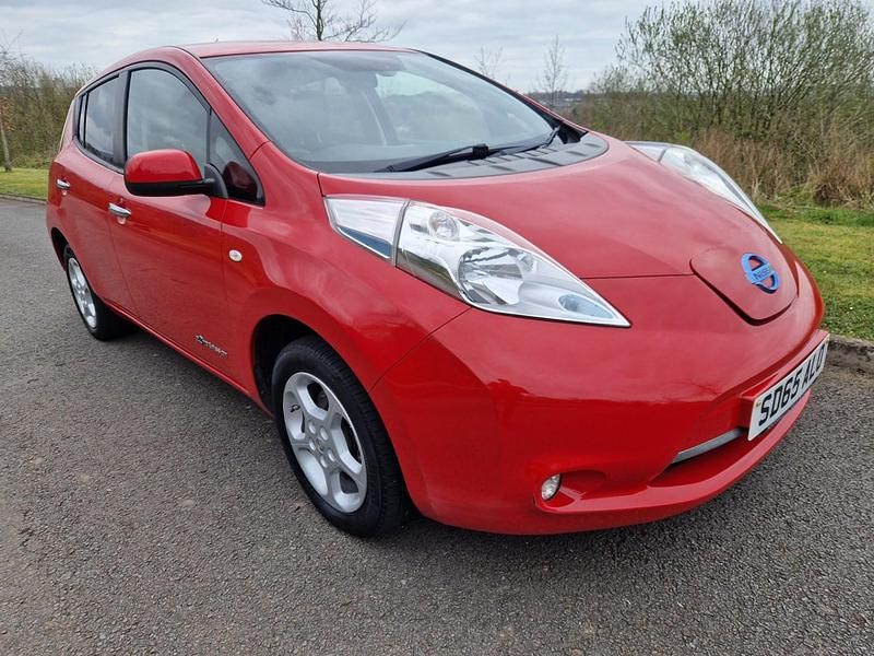 Used Nissan Leaf Acenta 80 kW (109 HP) 2015 Red Hatchback