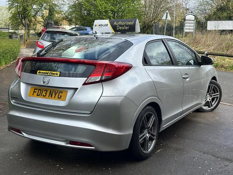 Begagnad Honda Civic S 2013 Silver Halvkombi