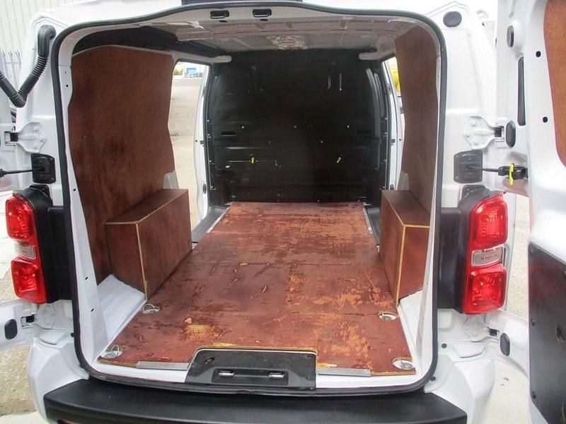 Used 2022 Vauxhall Vivaro Sportive 100 HP MPV – SK4 5DZ Stockport ...