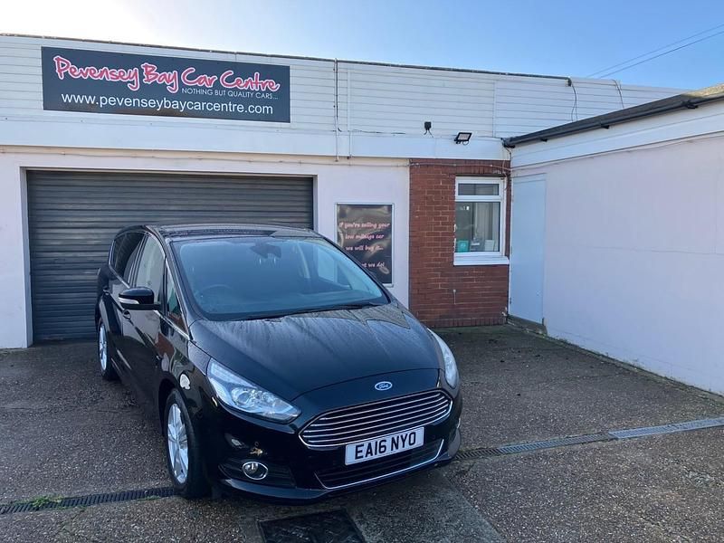 Black Used 2016 Ford S-MAX Titanium MPV | £10,995 (Good price) - Image 1/4