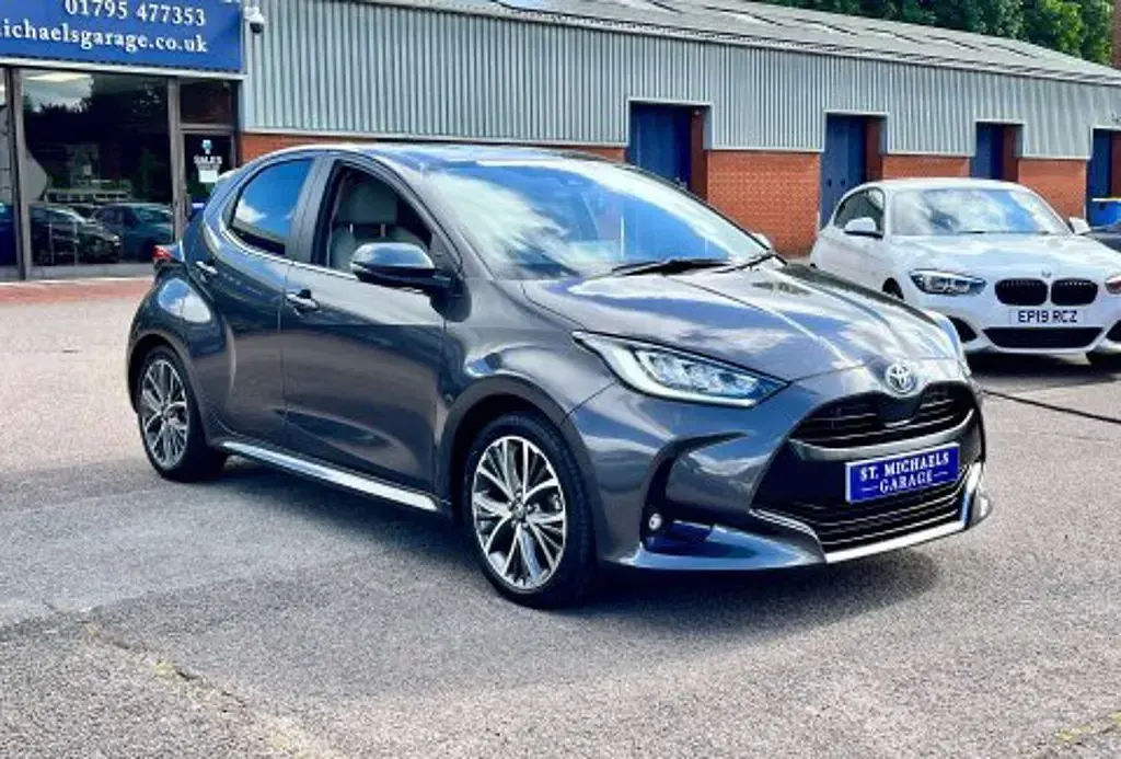 Used Toyota Yaris 114 HP (83 kW) 2023 Grey Hatchback