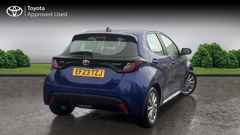 Used Toyota Yaris Hybrid 116 HP (85 kW) 2023 Blue Hatchback