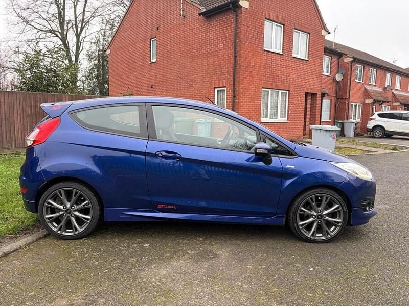 Begagnad Ford Fiesta ST-Line 95 HK (69 kW) 2016 Blå Halvkombi