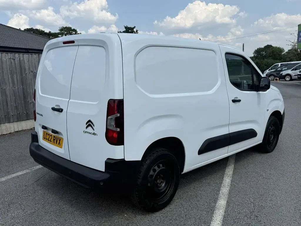 Used Citroën Berlingo 100 HP (73 kW) 2022 White MPV