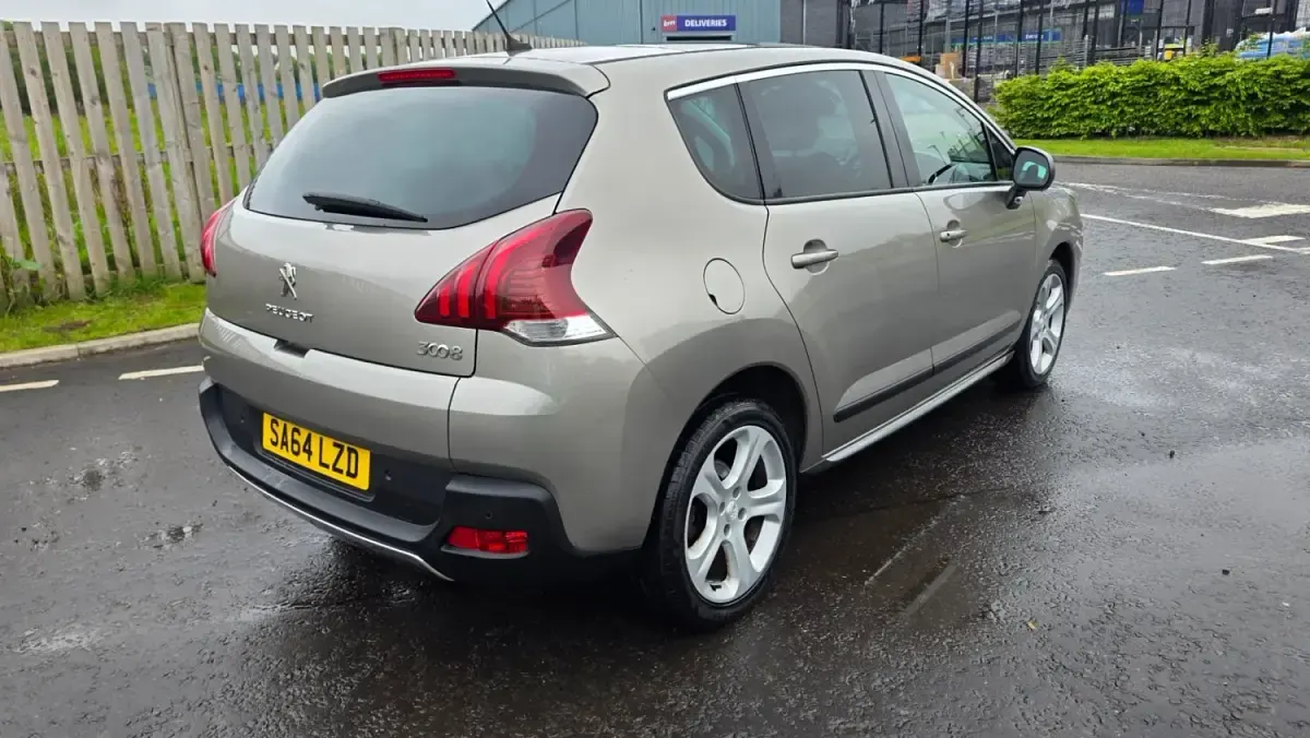 Usado Peugeot 3008 Allure 2015 Gris Familiar