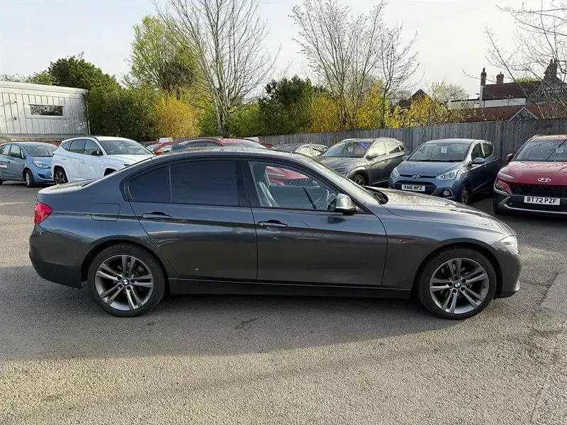 Begagnad BMW 320 Sport Line 190 HK (139 kW) 2017 Grå Sedan