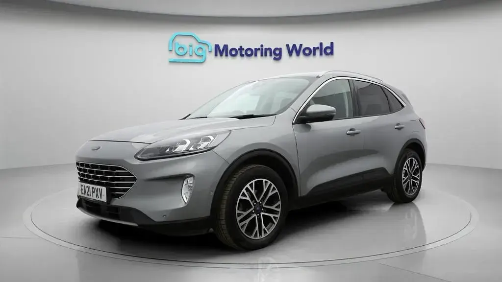 Used Ford Kuga Titanium 150 HP (110 kW) 2021 Silver SUV