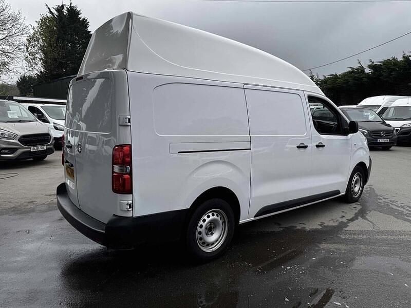 Used Vauxhall Vivaro S 100 HP (73 kW) 2023 White MPV