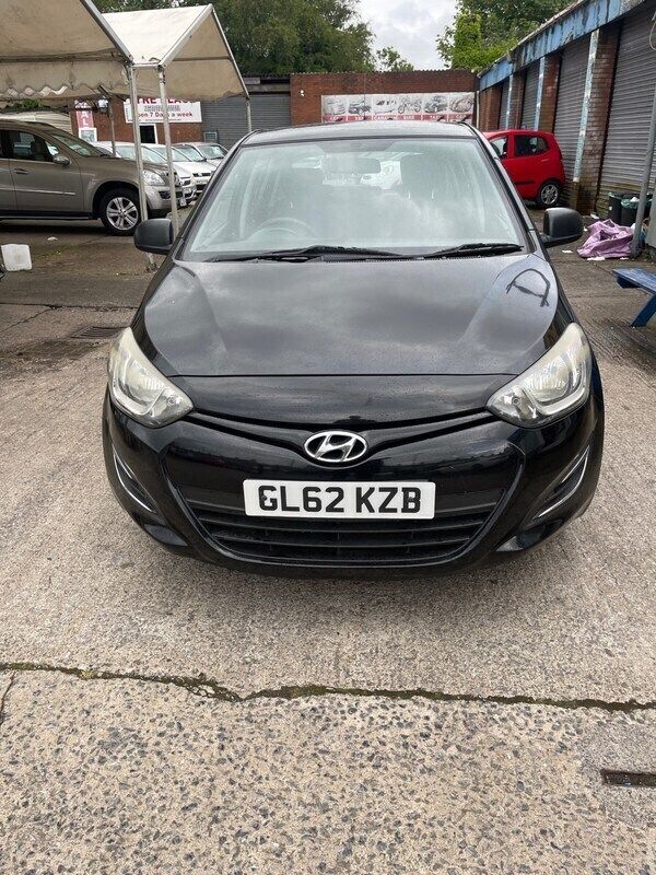 Black Used 2013 Hyundai i20 Classic Hatchback | £2,450 (A bit pricey) - Image 1/4