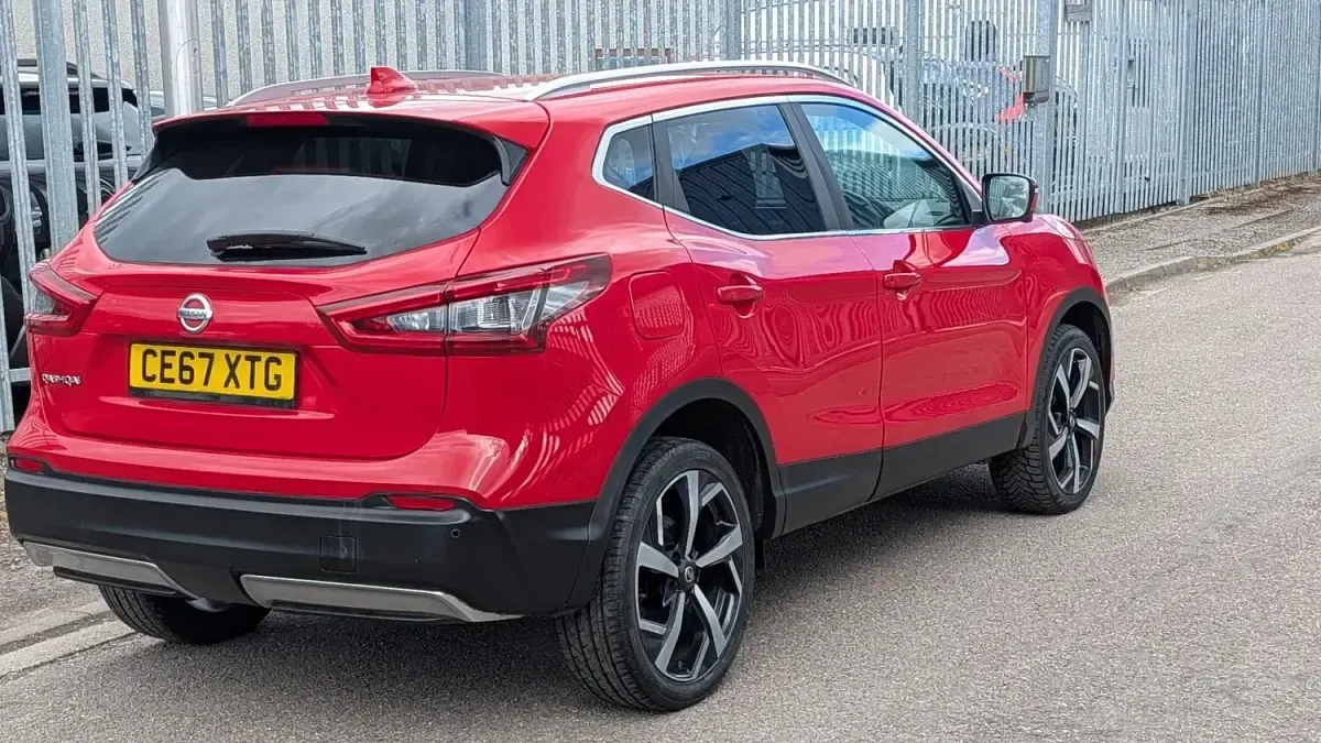 Used Nissan Qashqai Tekna 110 HP (80 kW) 2017 Red SUV