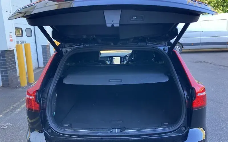 Used Volvo V60 R-Design 250 HP (183 kW) 2019 Black Estate