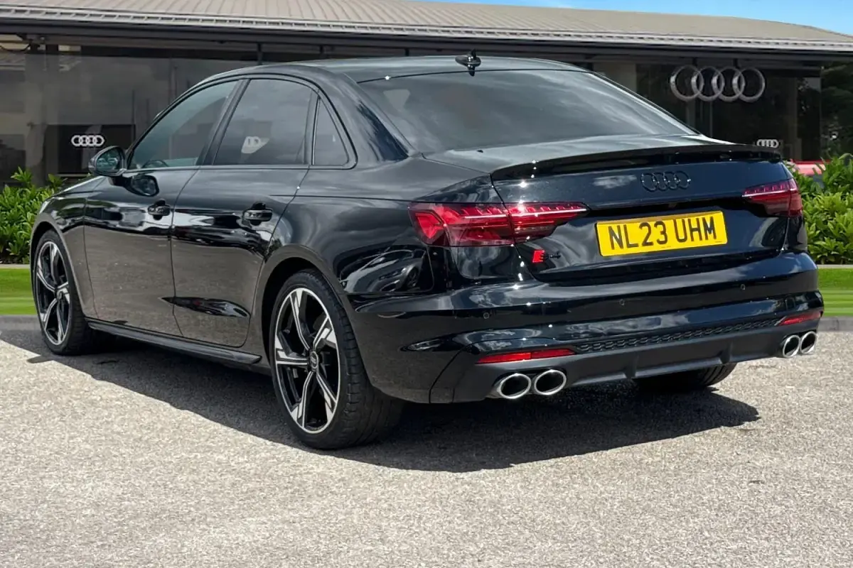 Używany Audi S4 Black Edition 341 KM (250 kW) 2023 Czarny Sedan/Limuzyna