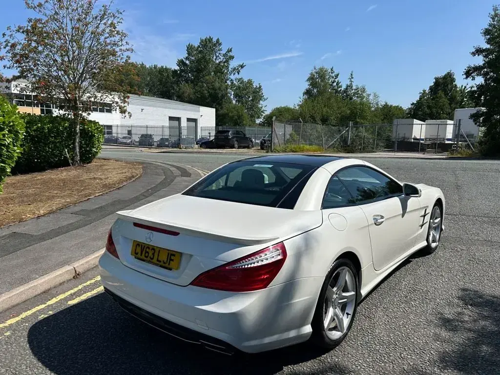 Used Mercedes SLS AMG AMG 306 HP (225 kW) 2013 Diamond white pearl Cabriolet