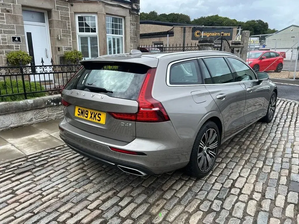 Used Volvo V60 Inscription 190 HP (139 kW) 2019 Grey Estate