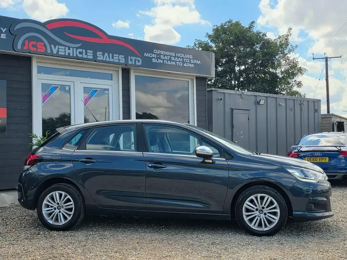 Used Citroën C4 Flair 130 HP (95 kW) 2015 Blue Hatchback