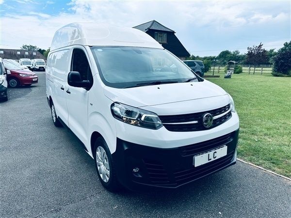 White Used 2023 Vauxhall Vivaro S Van | £12,495 (Good price) - Image 1/1