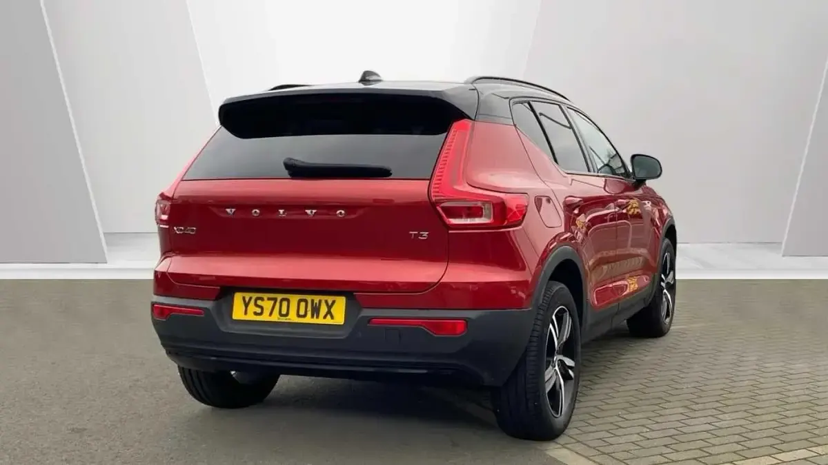 Usado Volvo XC40 R-Design 163 HP (119 kW) 2020 Vermelho SUV