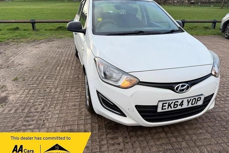 Used Hyundai i20 Classic 85 HP (62 kW) 2014 White Hatchback