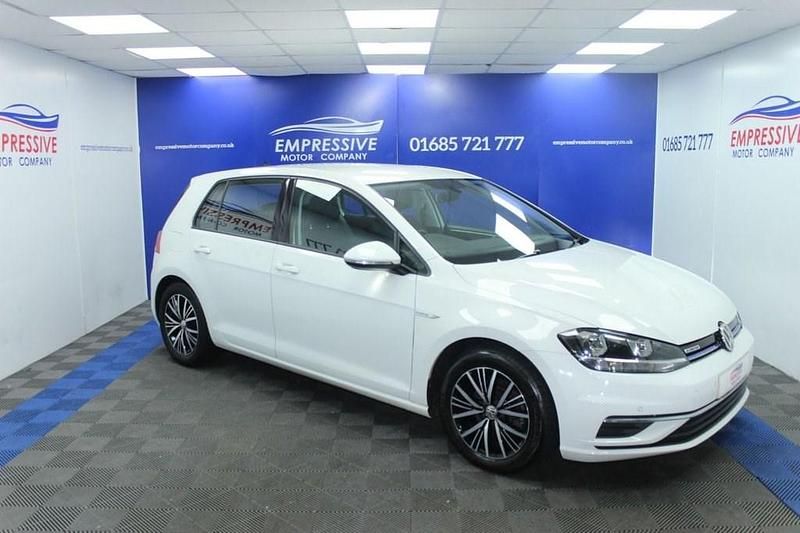 Used VW Golf VII SE 130 HP (95 kW) 2019 White Hatchback