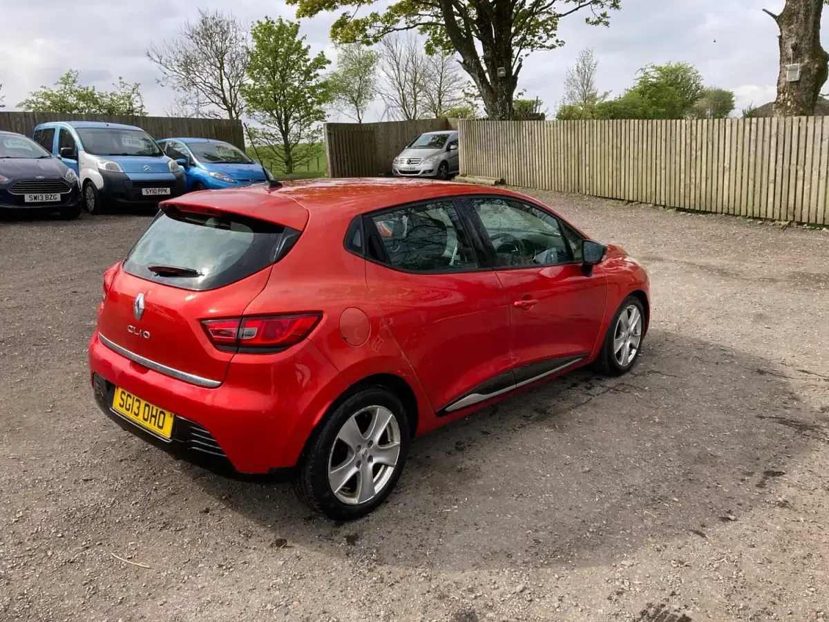 Begagnad Renault Clio IV Dynamique 75 HK (55 kW) 2013 Röd Halvkombi