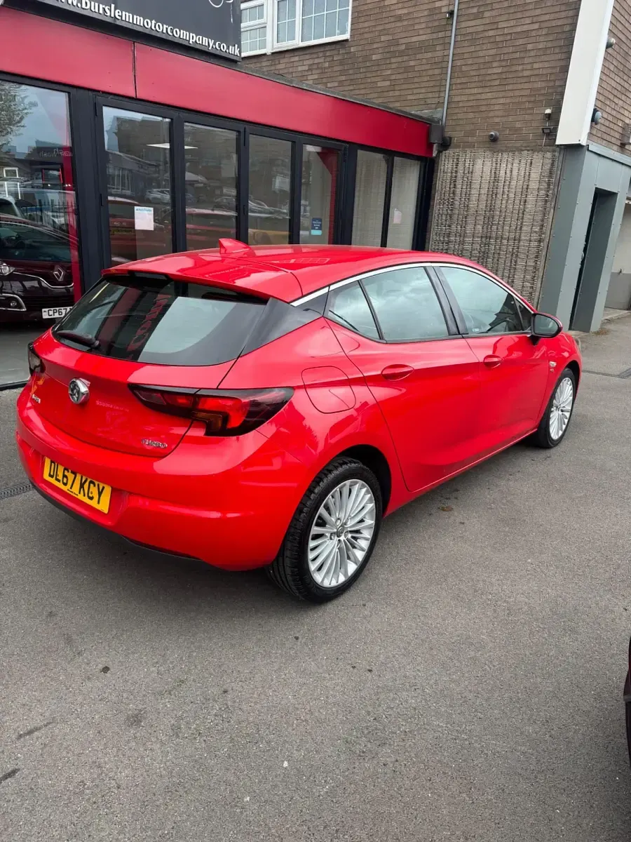 Used Vauxhall Astra Elite 150 HP (110 kW) 2018 Red Hatchback